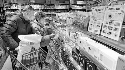 規范老年消費市場 銀發經濟興起, 適老 更要 護老